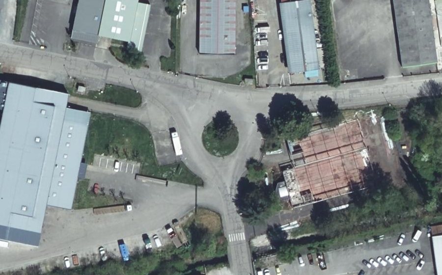 Vue aérienne du Rond-point anonyme n°86694699