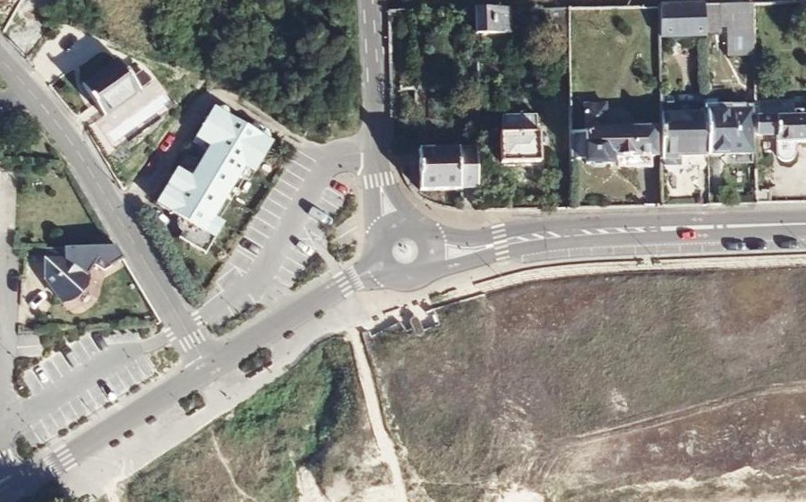 Vue aérienne du Rond-point anonyme n°867120146