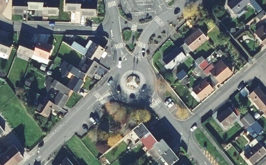 Vue aérienne du Rond-point anonyme n°867128255