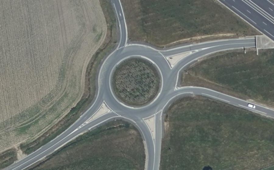 Vue aérienne du Rond-point anonyme n°867201559