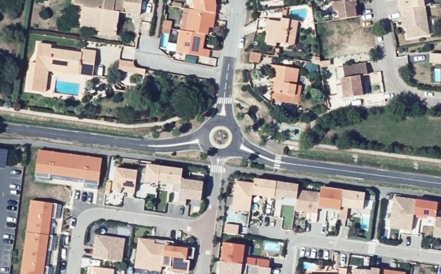 Vue aérienne du Rond-point anonyme n°86786328