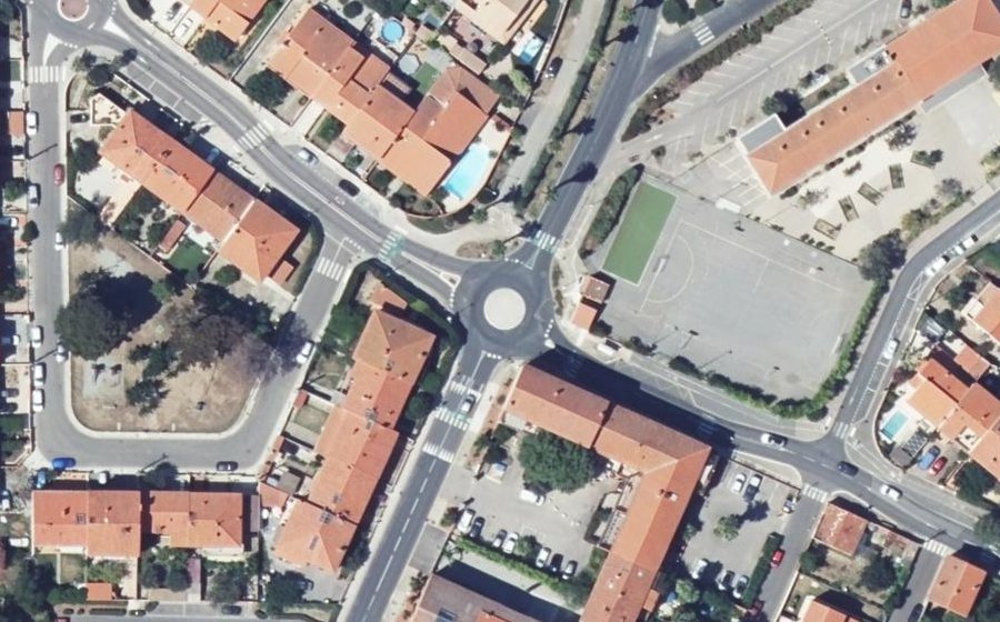 Vue aérienne du Rond-point anonyme n°86788255