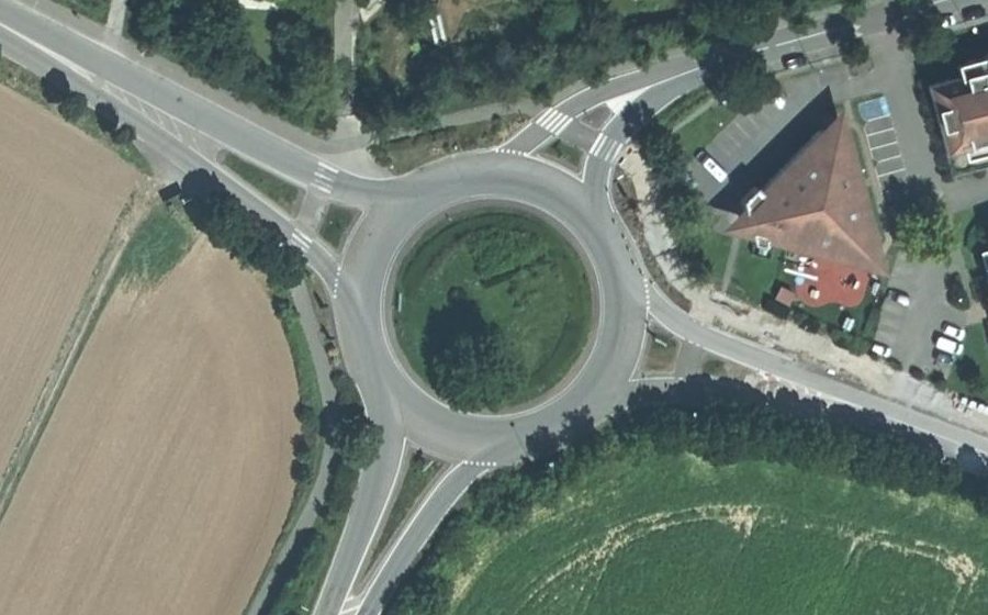 Vue aérienne du Rond-point anonyme n°8679578