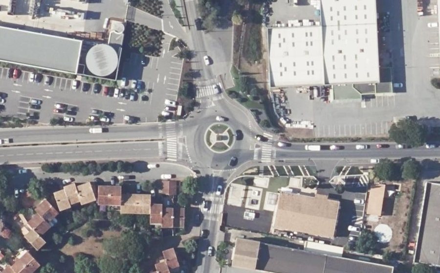 Vue aérienne du Rond-point anonyme n°868013118