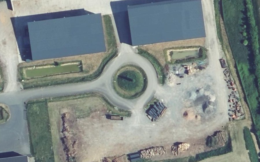 Vue aérienne du Rond-point anonyme n°868028105