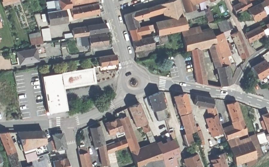 Vue aérienne du Rond-point anonyme n°8681110