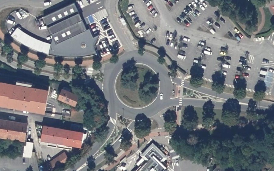 Vue aérienne du Rond-point anonyme n°8681598