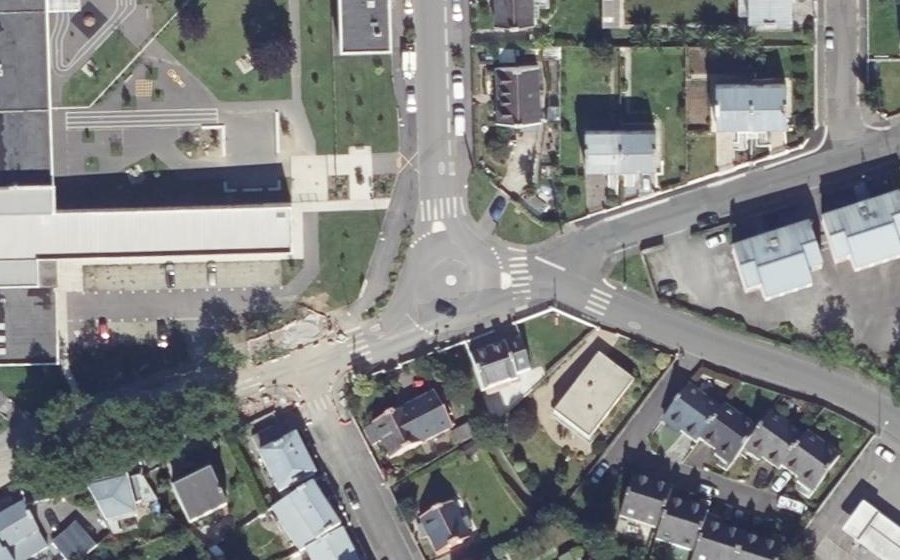 Vue aérienne du Rond-point anonyme n°868254218
