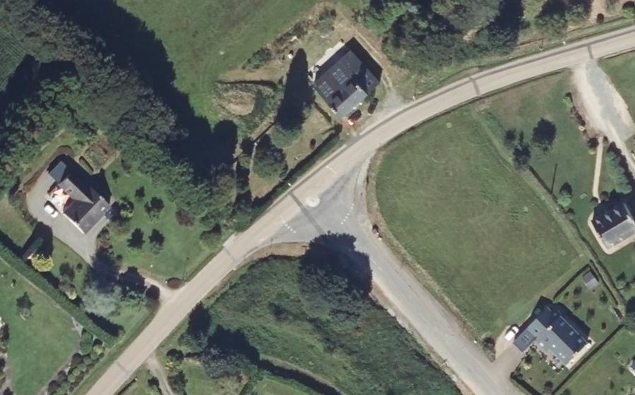 Vue aérienne du Rond-point anonyme n°868322635