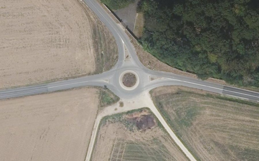 Vue aérienne du Rond-point anonyme n°868361806