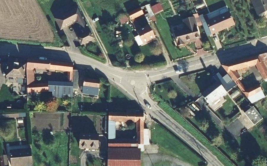 Vue aérienne du Rond-point anonyme n°868405390