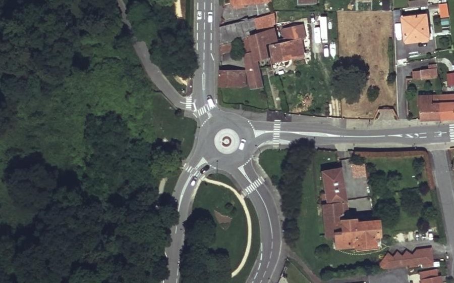 Vue aérienne du Rond-point anonyme n°868659985