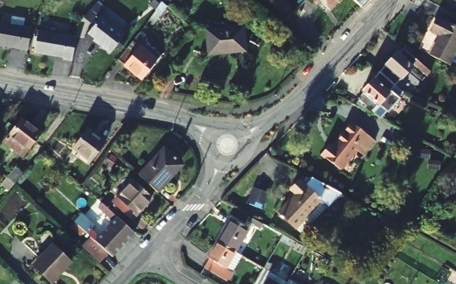 Vue aérienne du Rond-point anonyme n°868824805