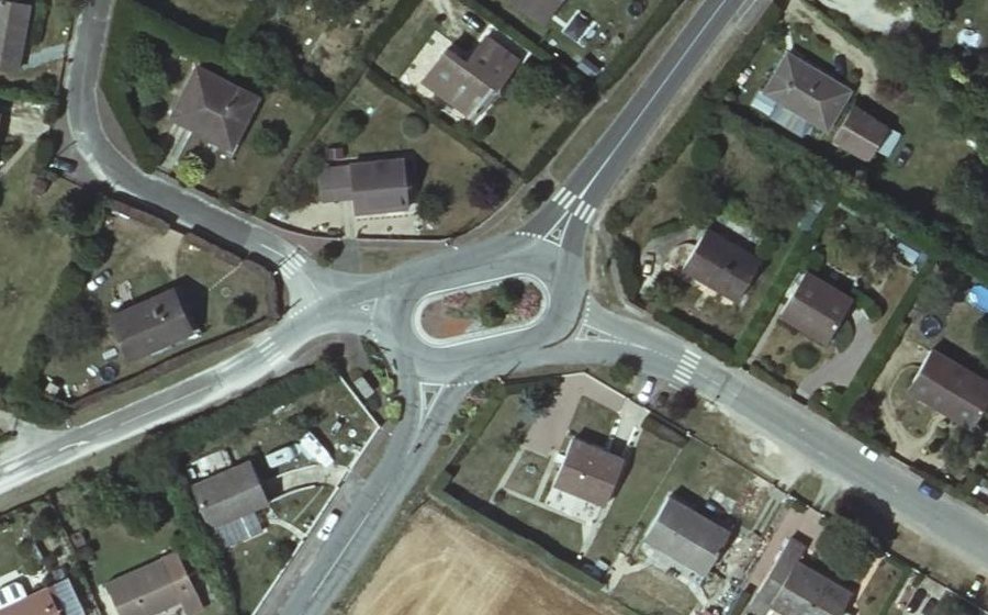 Vue aérienne du Rond-point anonyme n°869075655