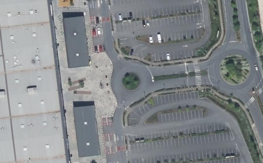 Vue aérienne du Rond-point anonyme n°86974675