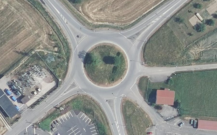Vue aérienne du Rond-point anonyme n°87026868