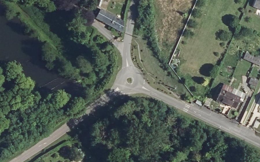 Vue aérienne du Rond-point anonyme n°870420213