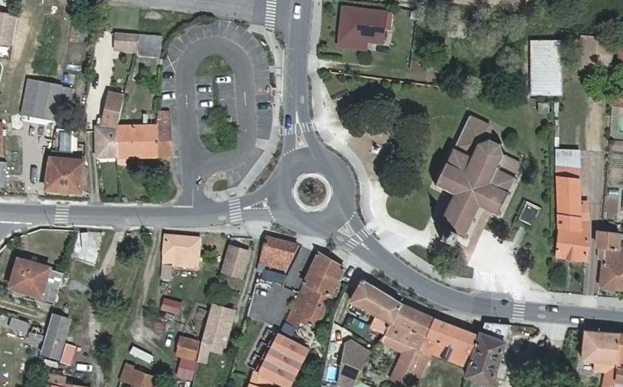 Vue aérienne du Rond-point anonyme n°870471745