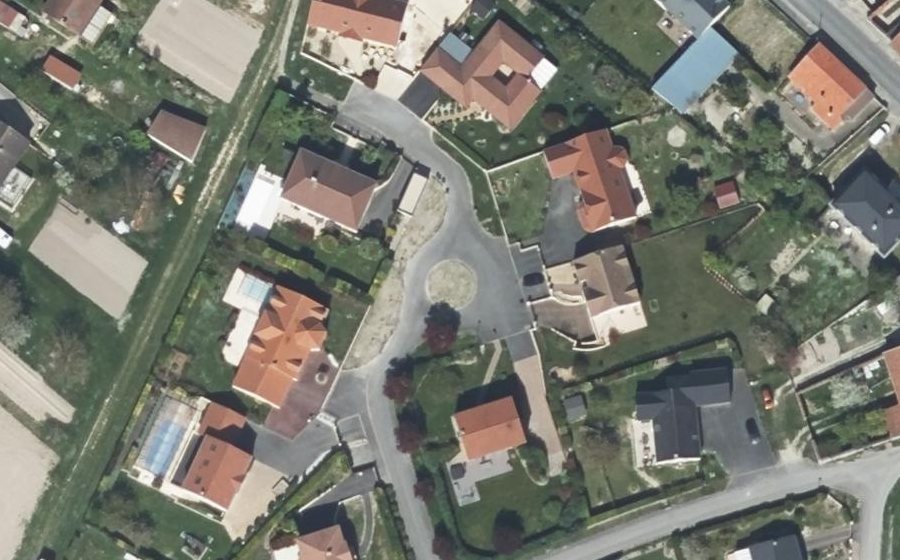 Vue aérienne du Rond-point anonyme n°87075250