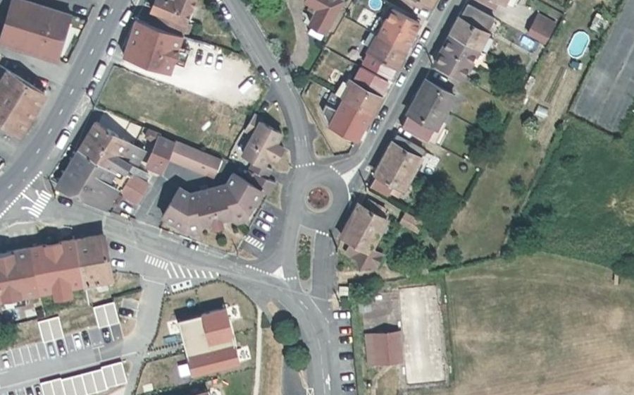Vue aérienne du Rond-point anonyme n°87075512