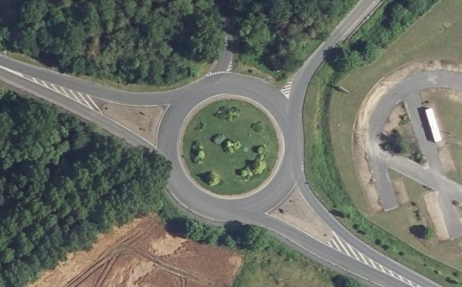 Vue aérienne du Rond-point anonyme n°87080053