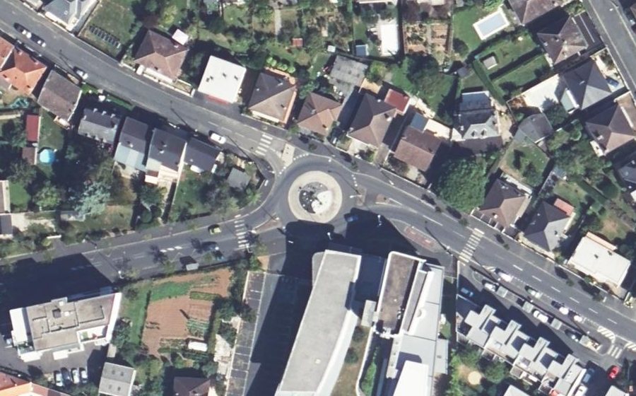 Vue aérienne du Rond-point anonyme n°87082120