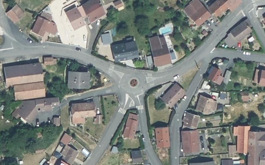 Vue aérienne du Rond-point anonyme n°87084973