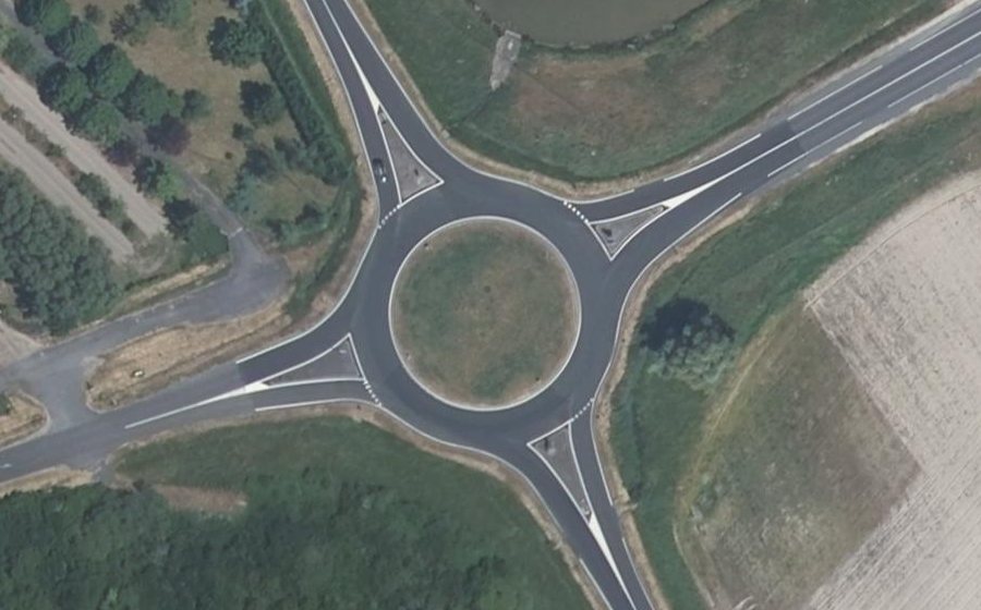 Vue aérienne du Rond-point anonyme n°87130512