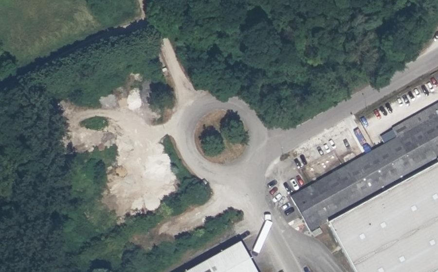 Vue aérienne du Rond-point anonyme n°87141731