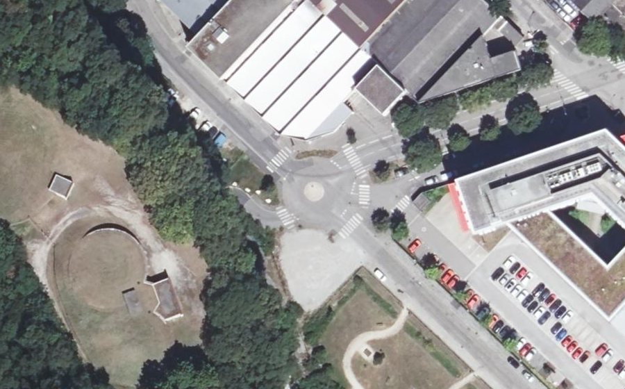 Vue aérienne du Rond-point anonyme n°871499357