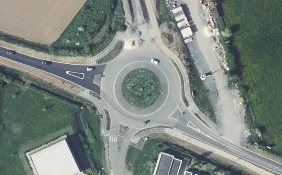 Vue aérienne du Rond-point anonyme n°871569759