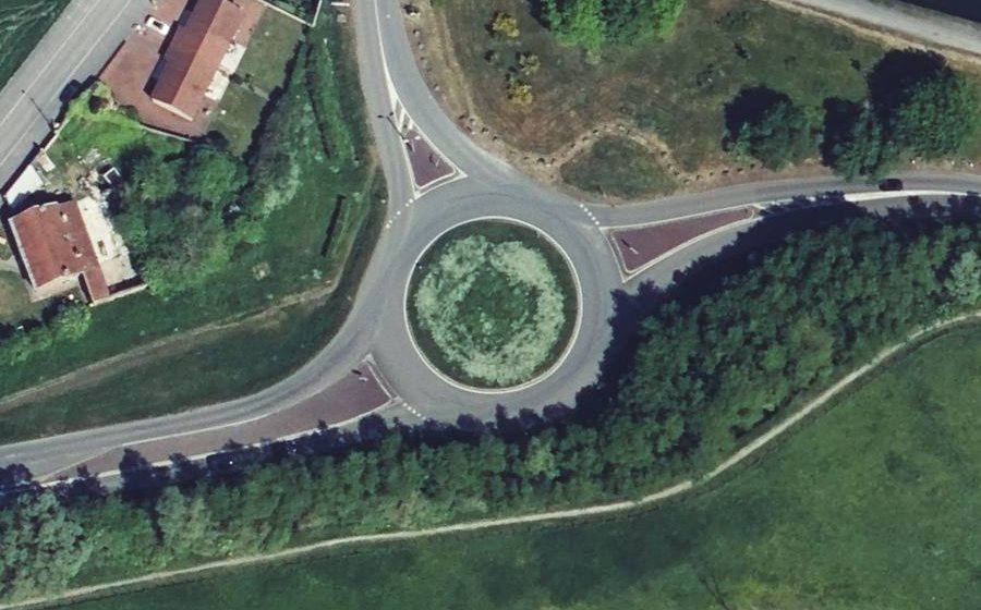 Vue aérienne du Rond-point anonyme n°871569789