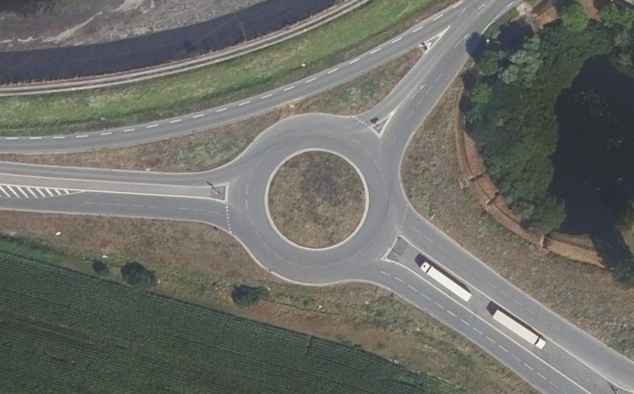 Vue aérienne du Rond-point anonyme n°87161573