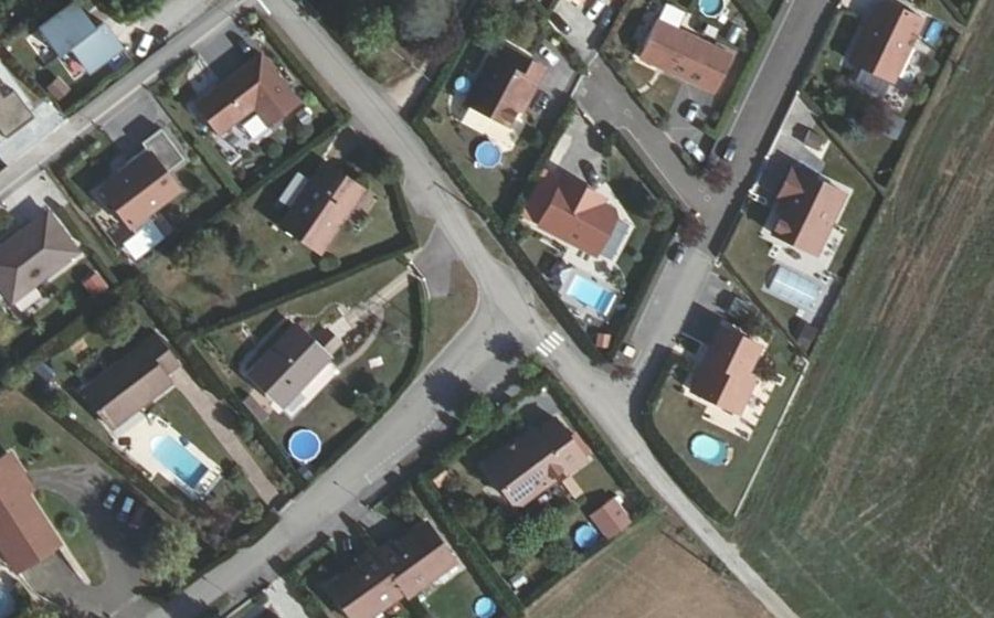 Vue aérienne du Rond-point anonyme n°87164780