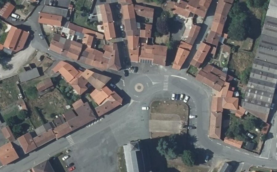 Vue aérienne du Rond-point anonyme n°871648365