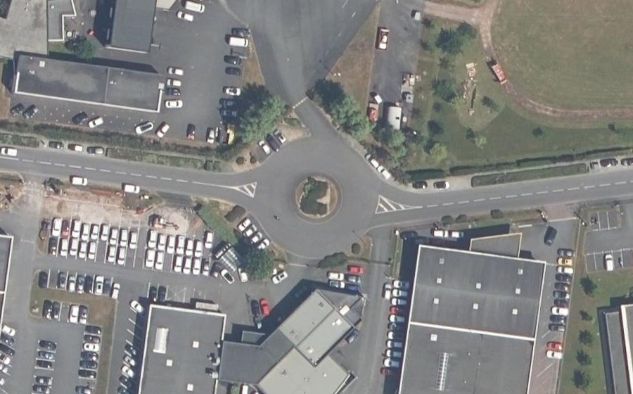Vue aérienne du Rond-point anonyme n°87172390