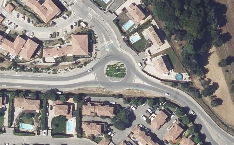 Vue aérienne du Rond-point anonyme n°871895023