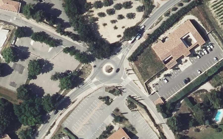 Vue aérienne du Rond-point anonyme n°871938691