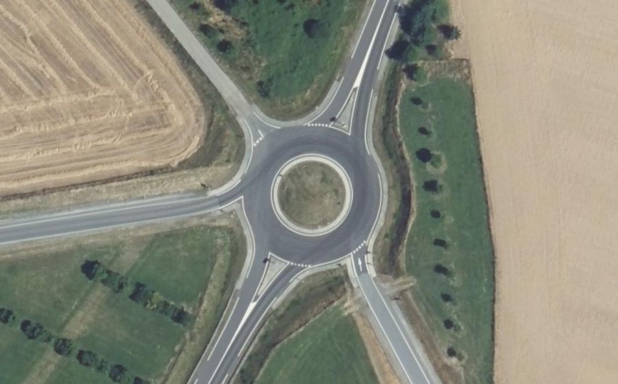 Vue aérienne du Rond-point anonyme n°87198989