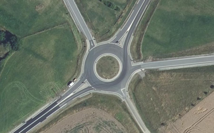 Vue aérienne du Rond-point anonyme n°87198992