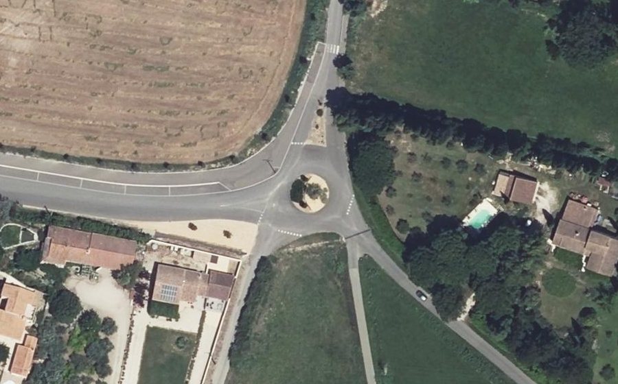 Vue aérienne du Rond-point anonyme n°872027611