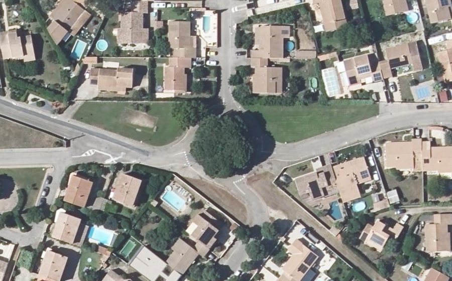 Vue aérienne du Rond-point anonyme n°87204843