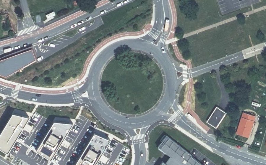 Vue aérienne du Rond-point anonyme n°87204845