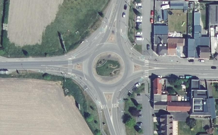 Vue aérienne du Rond-point anonyme n°872343816
