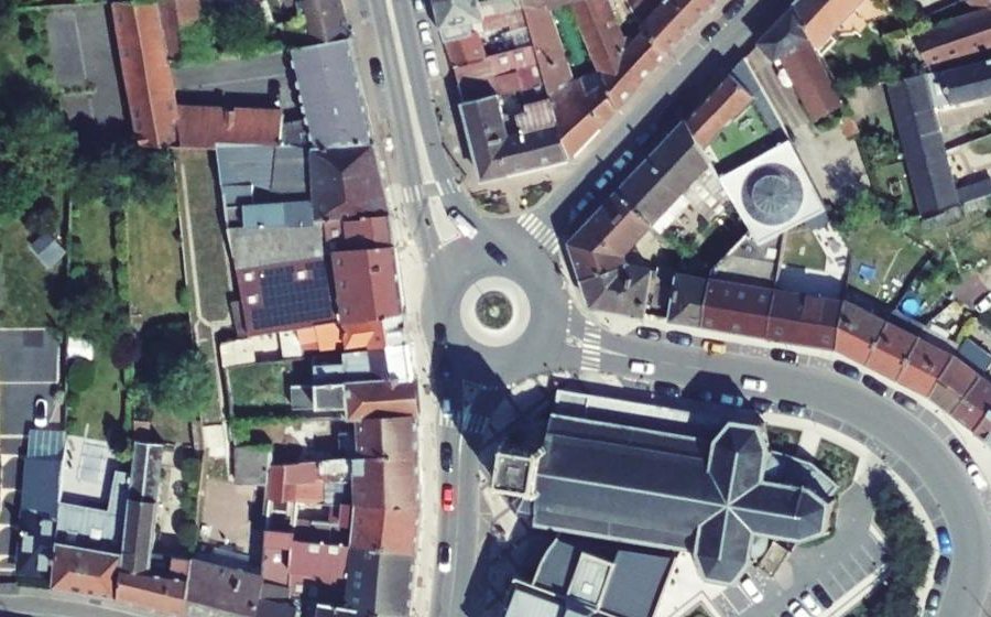 Vue aérienne du Rond-point anonyme n°872343822