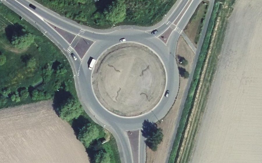 Vue aérienne du Rond-point anonyme n°872343827
