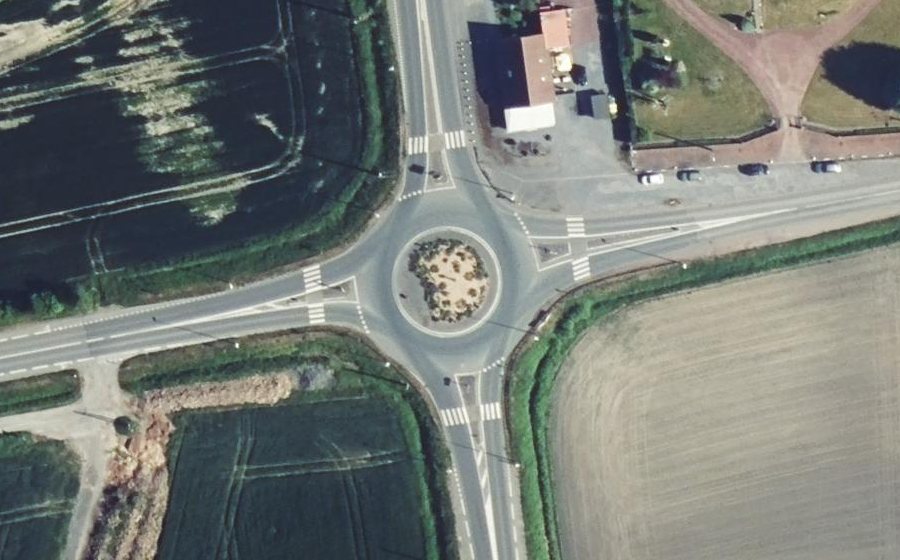 Vue aérienne du Rond-point anonyme n°872343829