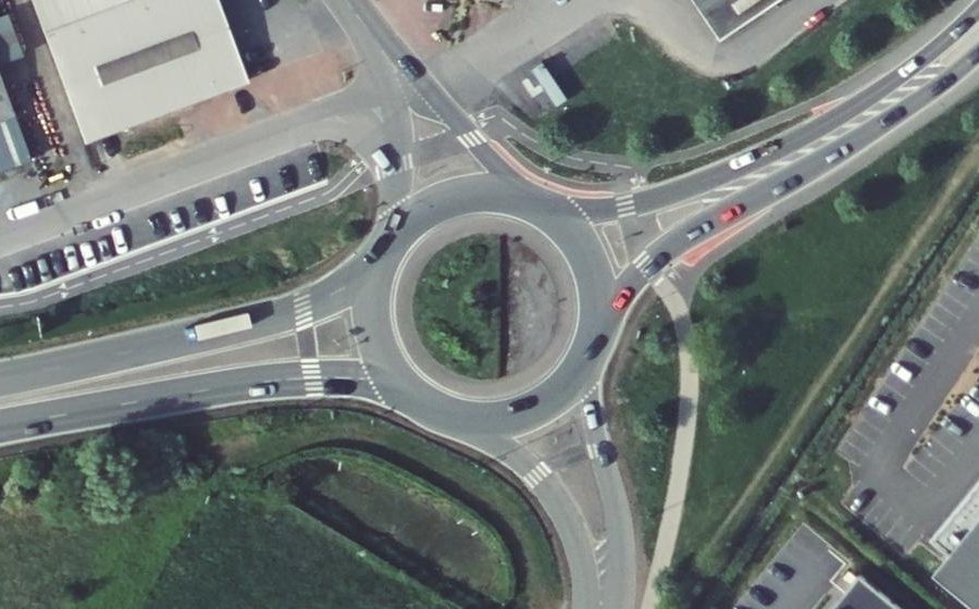 Vue aérienne du Rond-point anonyme n°872392952