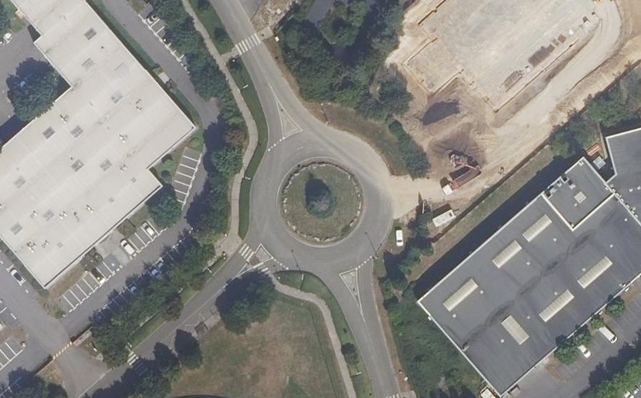 Vue aérienne du Rond-point anonyme n°87256133