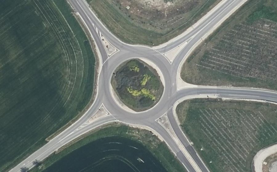 Vue aérienne du Rond-point anonyme n°87263280